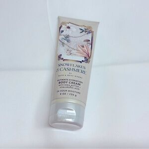 Bath & Body Works Snowflakes & Cashmere Body Cream